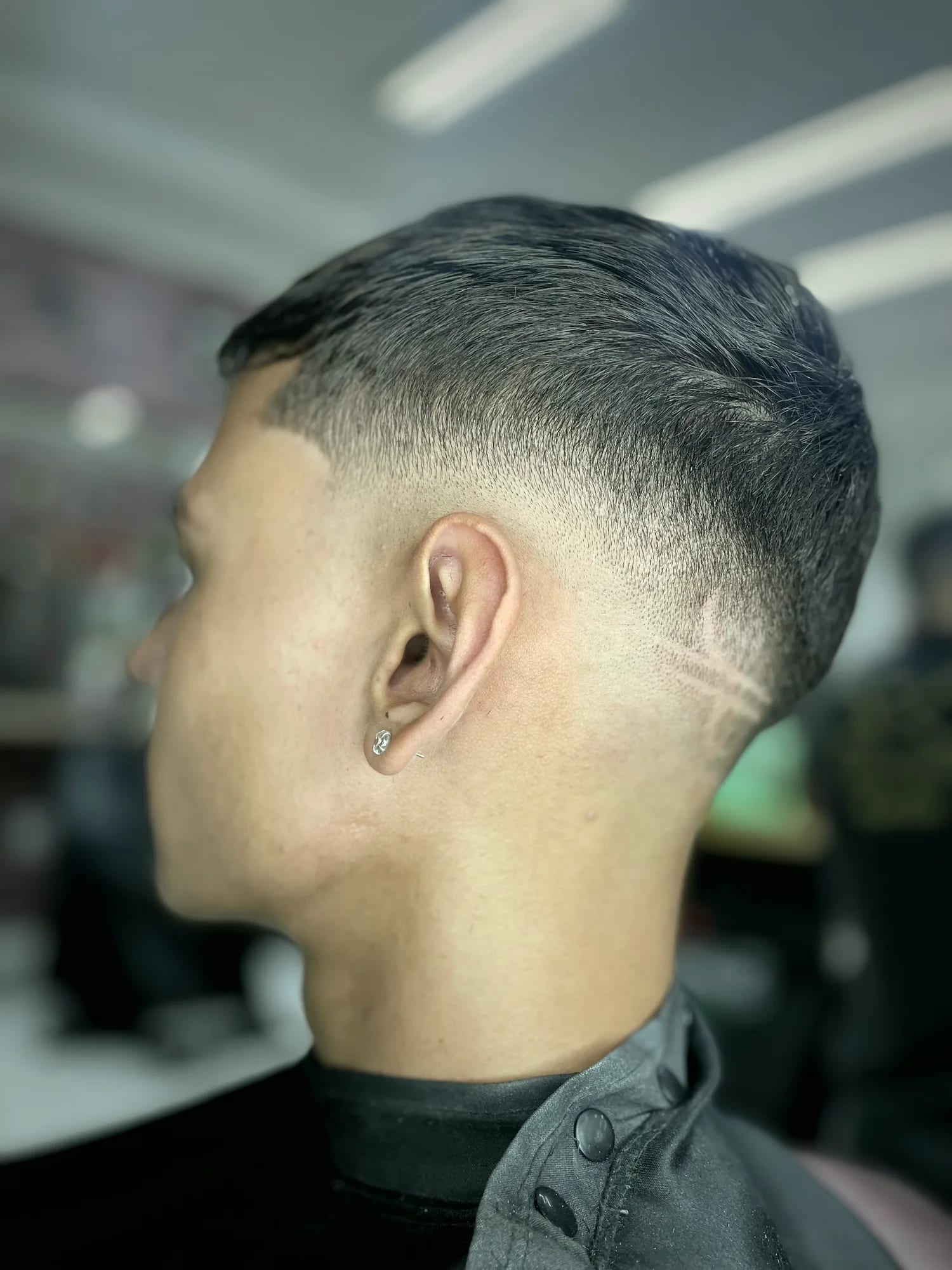 Corte com risco lateral e degradê
